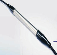 YS-T100鎧裝型光纖光柵溫度傳感器是采用雙端出纖型，具有結構堅固的優(yōu)點，防火防爆，應用于油罐、電纜、混凝土測溫以及隧道、消防等溫度測量領域。
